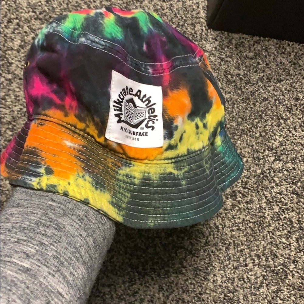 Bucket hat